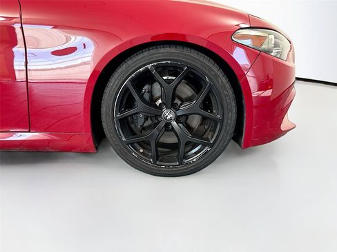 Used 2019 Alfa Romeo Giulia w/ Nero Edizione RWD image 18