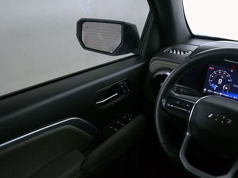 Used 2025 Chevrolet Colorado ZR2 w/ Technology Package AWD/4WD image 25