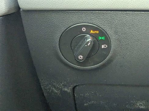 Used 2024 Volkswagen Taos SE image 19