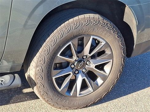 Used 2024 Chevrolet Suburban Z71 w/ Luxury Package image 28