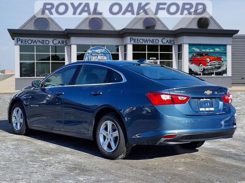 Used 2024 Chevrolet Malibu LT image 2