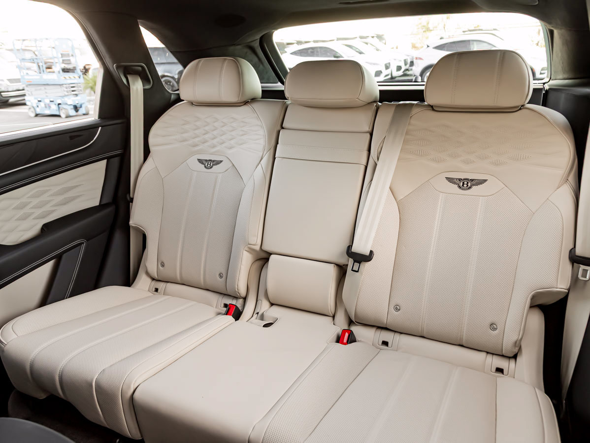 Used 2026 Bentley Bentayga AWD/4WD image 31