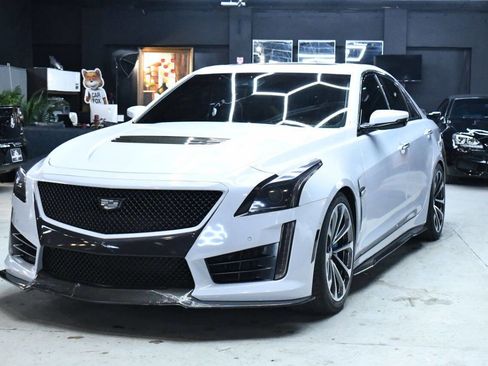 Used 2016 Cadillac CTS V w/ Luxury Package image 9
