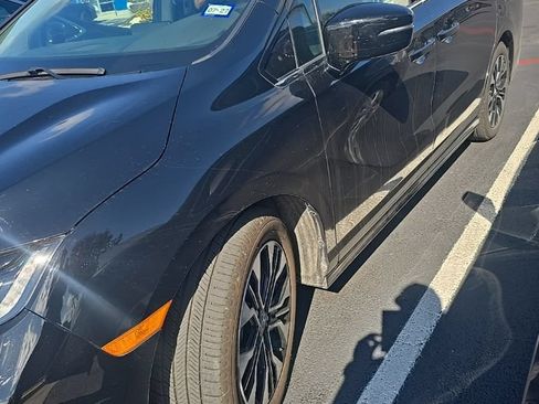 Used 2025 Honda Odyssey Elite image 5