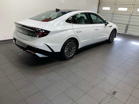 Used 2024 Hyundai Sonata Limited image 3