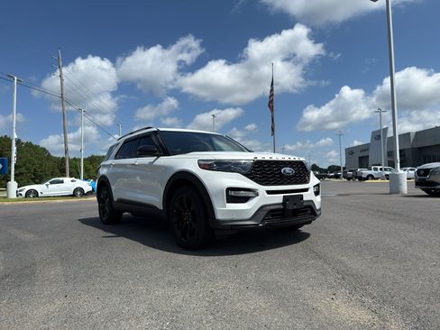 Used 2020 Ford Explorer ST w/ ST Street Pack image 9