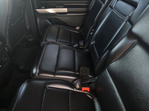 Used 2023 Ford Explorer XLT w/ Equipment Group 202A RWD image 5