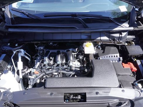 Certified 2025 Nissan Pathfinder SV FWD image 7