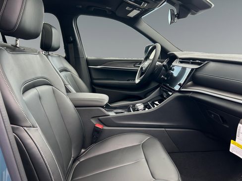 New 2026 Jeep Grand Cherokee Limited RWD image 15