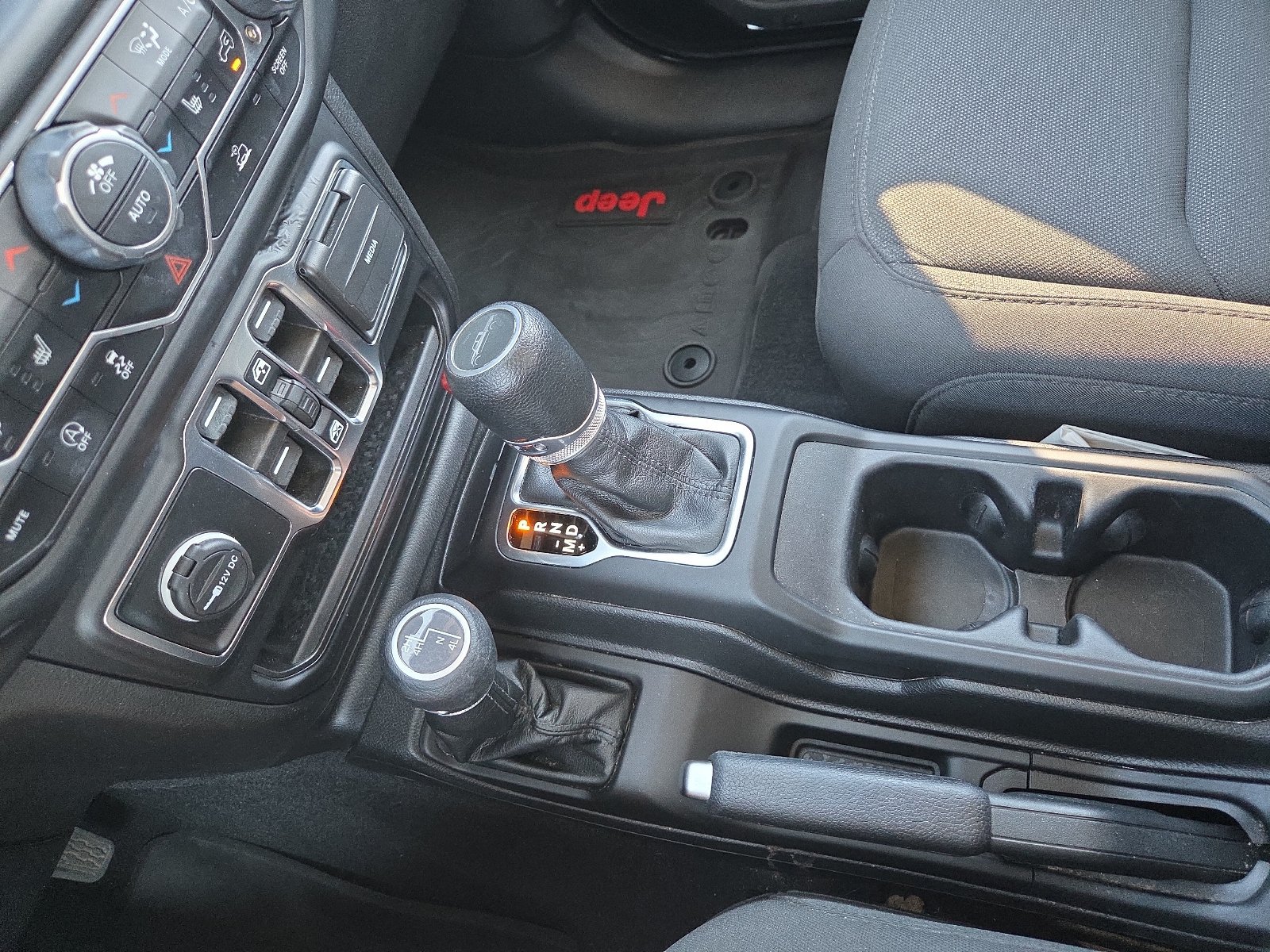 Used 2023 Jeep Gladiator Sport AWD/4WD image 25