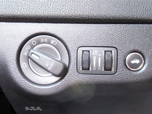 Used 2015 Chrysler 300 C w/ Light Group image 30