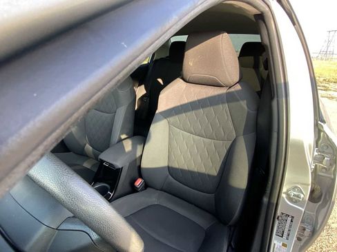 Used 2022 Toyota Corolla LE image 15