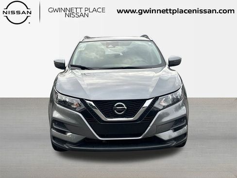 Used 2020 Nissan Rogue Sport SV image 2