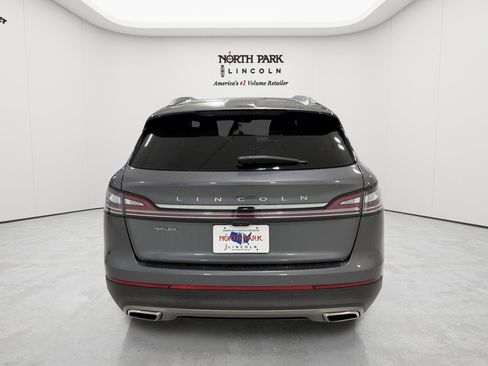 Used 2023 Lincoln Nautilus FWD w/ Premium Package image 4