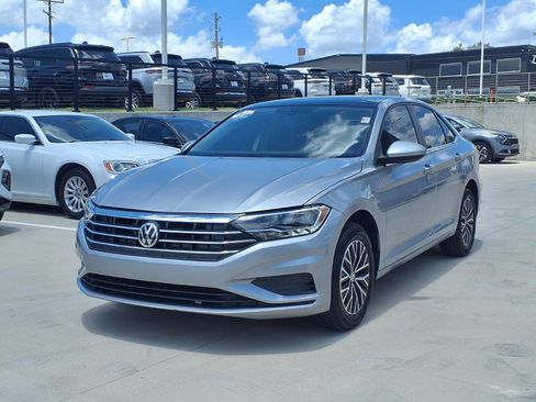 Used 2020 Volkswagen Jetta SE FWD image 3