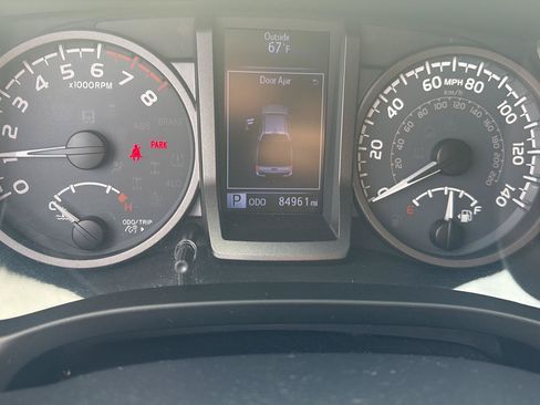 Used 2018 Toyota Tacoma TRD Sport w/ Technology Package AWD/4WD image 12