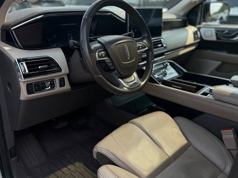 Used 2022 Lincoln Navigator Reserve AWD/4WD image 6