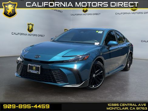 Used 2025 Toyota Camry SE w/ Convenience Package FWD image 1