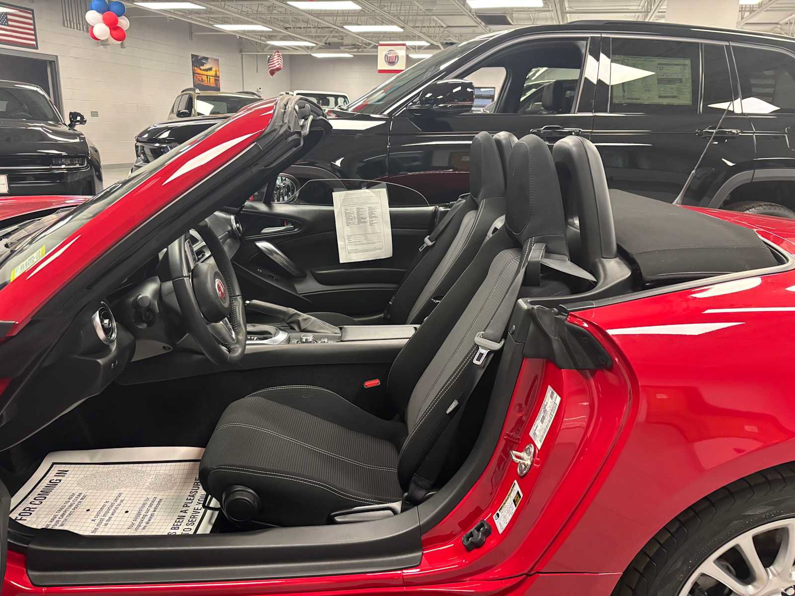 Used 2018 FIAT 124 Spider Classica w/ Technology Group RWD image 2