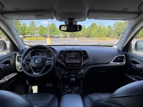 Used 2019 Jeep Cherokee Limited AWD/4WD image 20