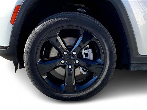 Used 2023 Jeep Grand Cherokee L Laredo image 31