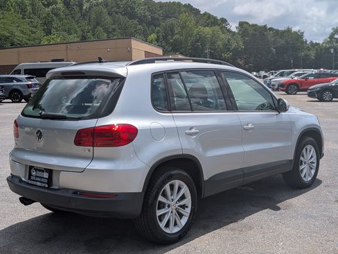 Used 2018 Volkswagen Tiguan Limited w/ Premium Package FWD image 9