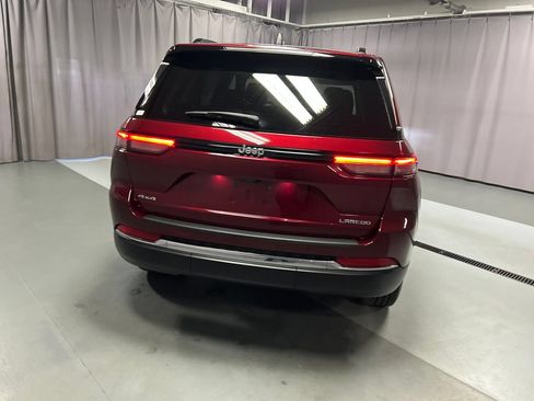 Used 2024 Jeep Grand Cherokee Laredo X AWD/4WD image 6