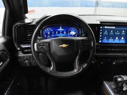 Used 2025 Chevrolet Silverado 1500 High Country w/ High Country Premium Package AWD/4WD image 9