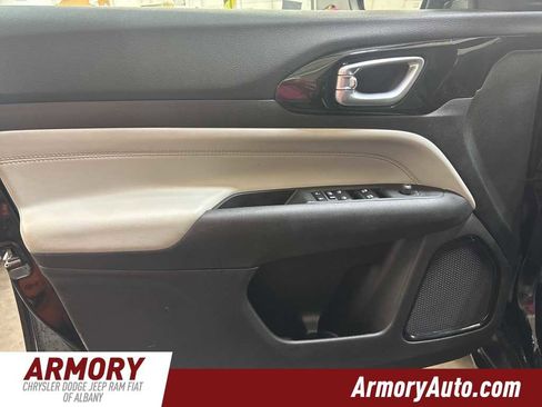 Used 2025 Jeep Compass Limited image 7