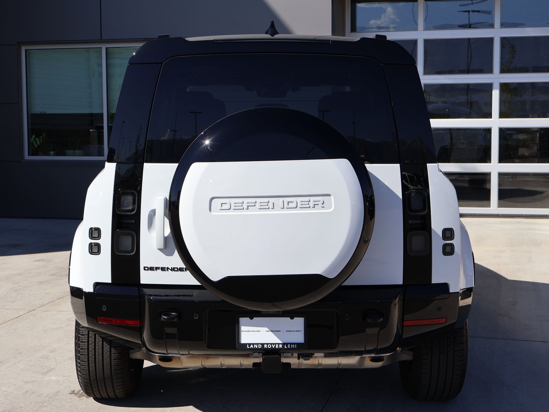 Used 2026 Land Rover Defender 110 X-Dynamic SE AWD/4WD image 9