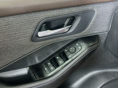 Used 2023 Nissan Rogue SV FWD image 15