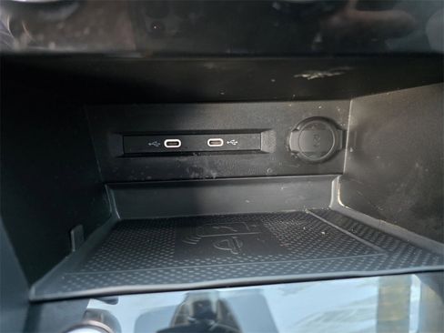 Used 2022 Volkswagen Taos SEL w/ Panoramic Sunroof Package image 23