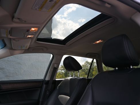 Used 2019 Subaru Outback 2.5i Limited AWD/4WD image 19