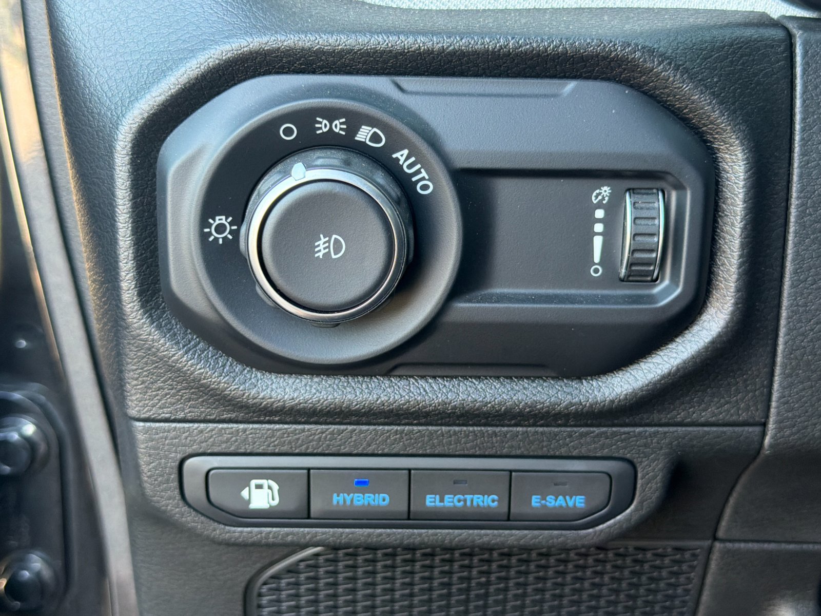 Used 2024 Jeep Wrangler Unlimited AWD/4WD image 34
