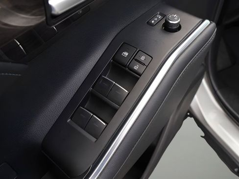 Certified 2024 Toyota Highlander Platinum AWD/4WD image 13