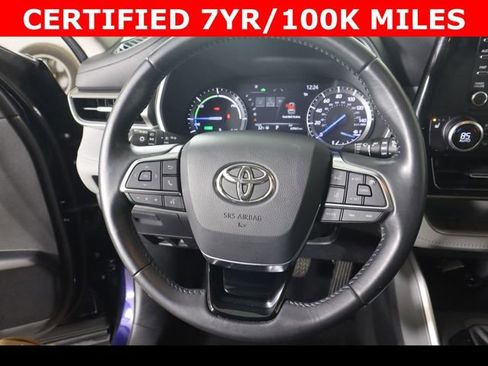 Used 2021 Toyota Highlander XLE image 23