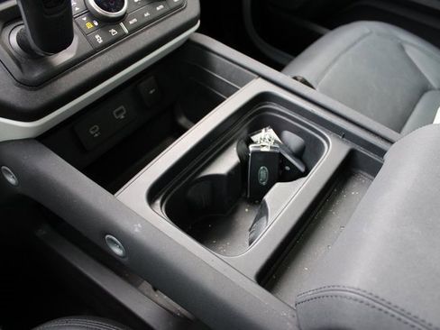 Used 2023 Land Rover Defender 110 S image 26