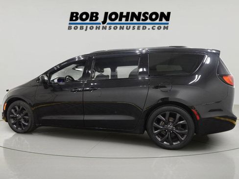 Used 2018 Chrysler Pacifica Touring-L Plus w/ S Appearance Package FWD image 5