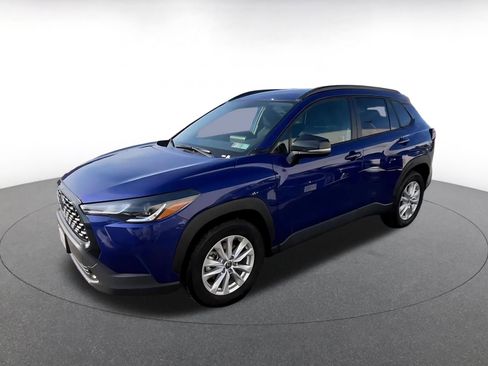 Used 2025 Toyota Corolla Cross LE image 8