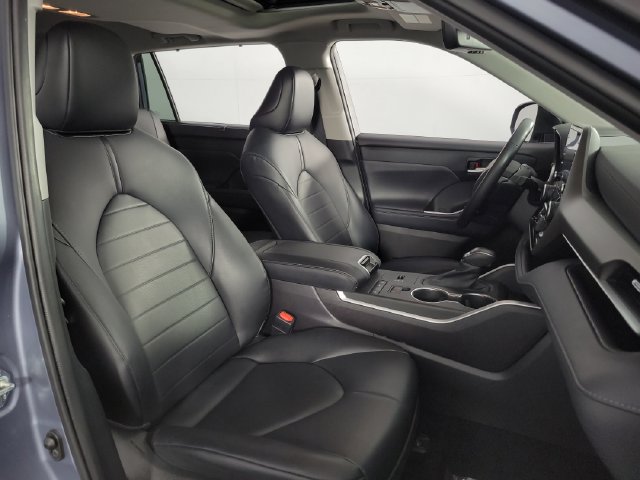 Used 2021 Toyota Highlander XLE FWD image 15
