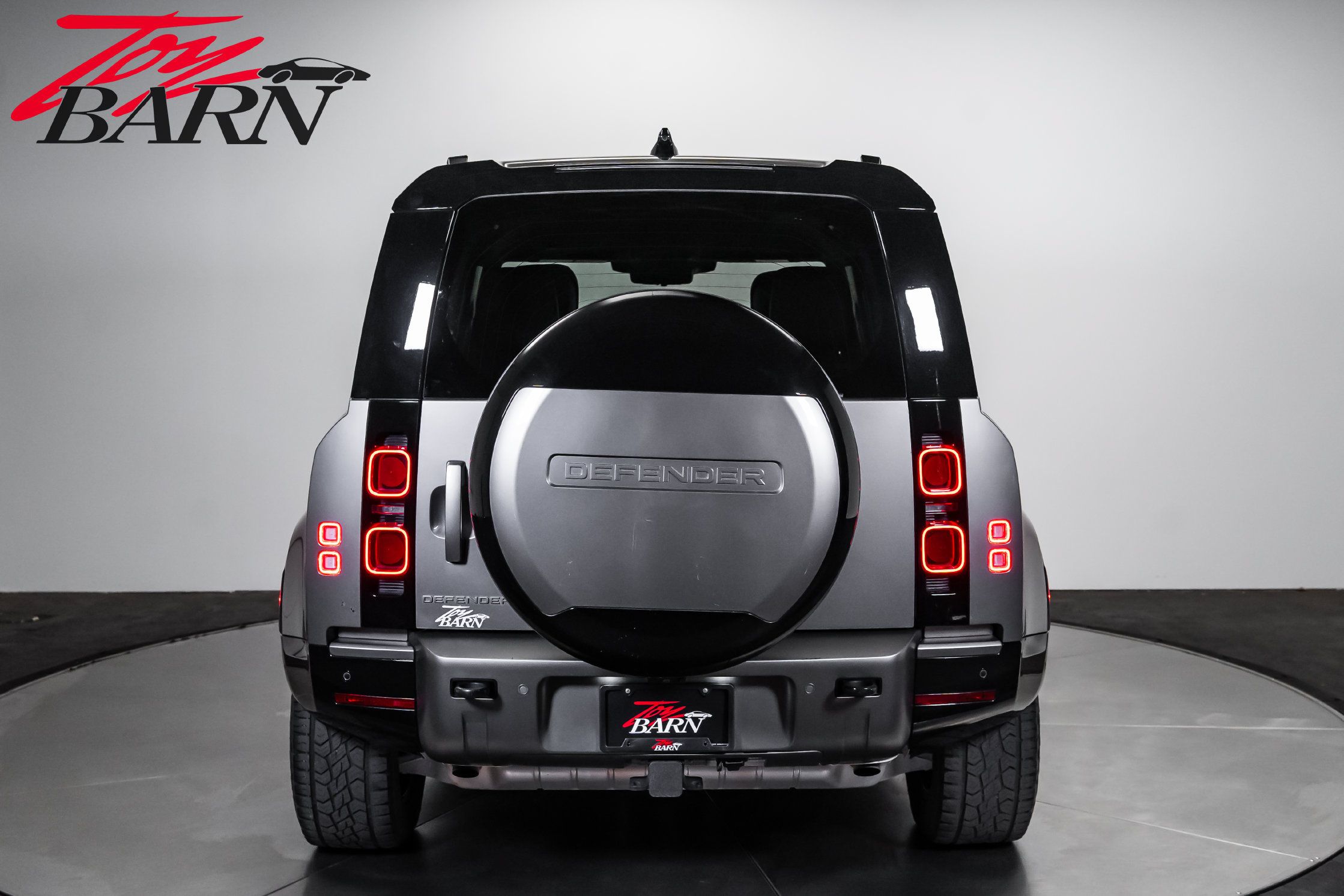 Used 2024 Land Rover Defender 110 X-Dynamic SE AWD/4WD image 4