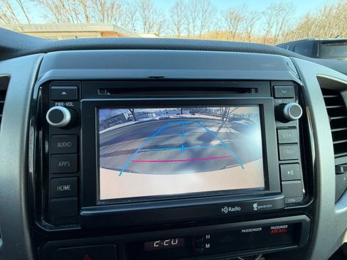 Used 2014 Toyota Tacoma 4x4 Access Cab V6 w/ TRD Sport Package image 22