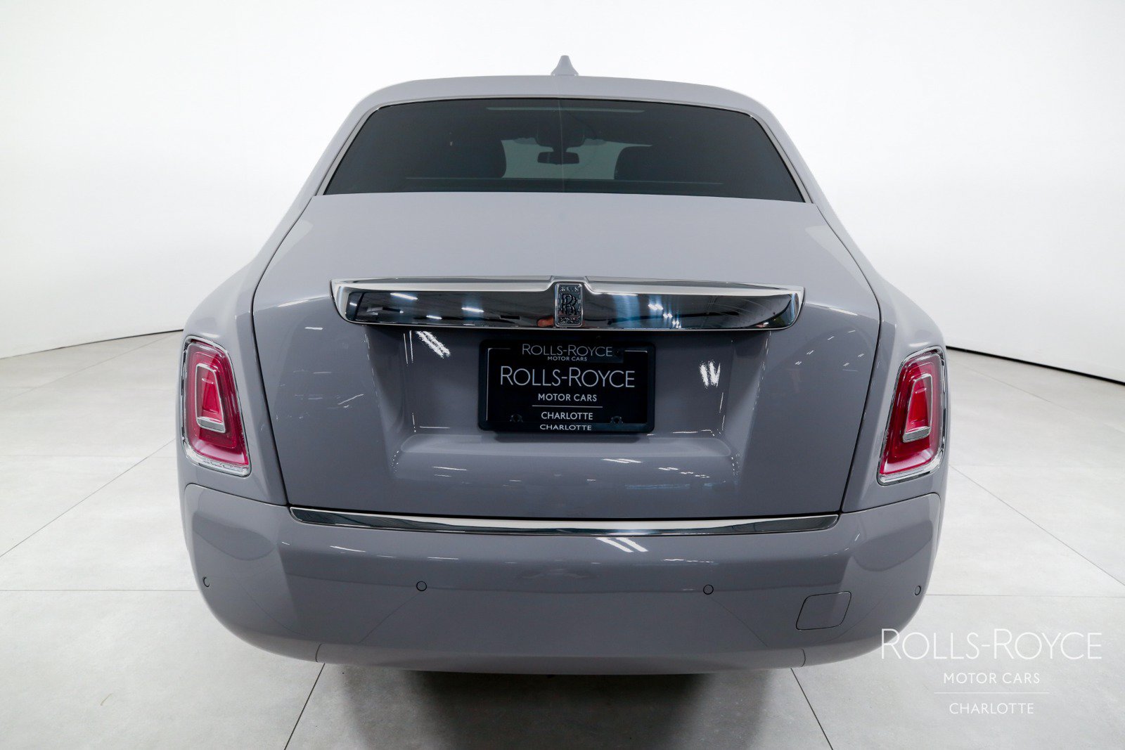 Used 2024 Rolls-Royce Phantom Sedan w/ The Phantom Package RWD image 9