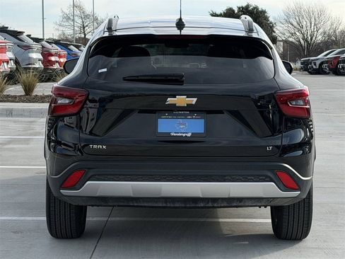 Certified 2025 Chevrolet Trax LT w/ LT Convenience Package image 5
