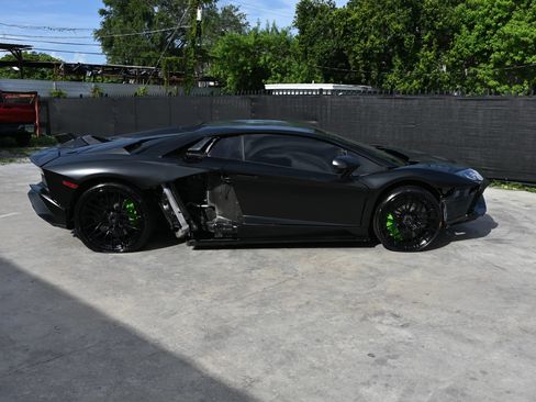 Used 2018 Lamborghini Aventador S AWD/4WD image 6