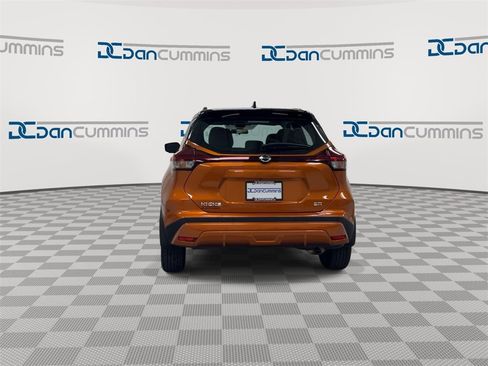 Used 2021 Nissan Kicks SR image 7