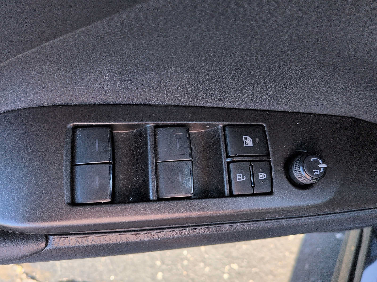 Used 2024 Toyota Camry SE w/ Convenience Package FWD image 14