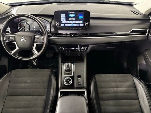 Used 2024 Mitsubishi Outlander SE image 37