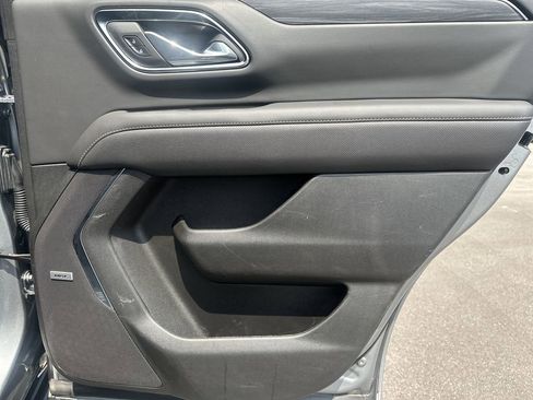 Used 2024 GMC Yukon SLT w/ SLT Luxury Package image 34