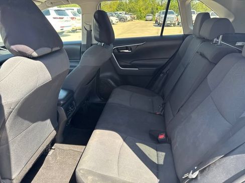Used 2019 Toyota RAV4 XLE FWD image 10